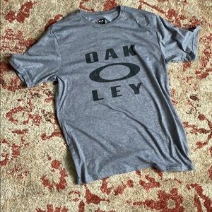 Oakley T-shirt